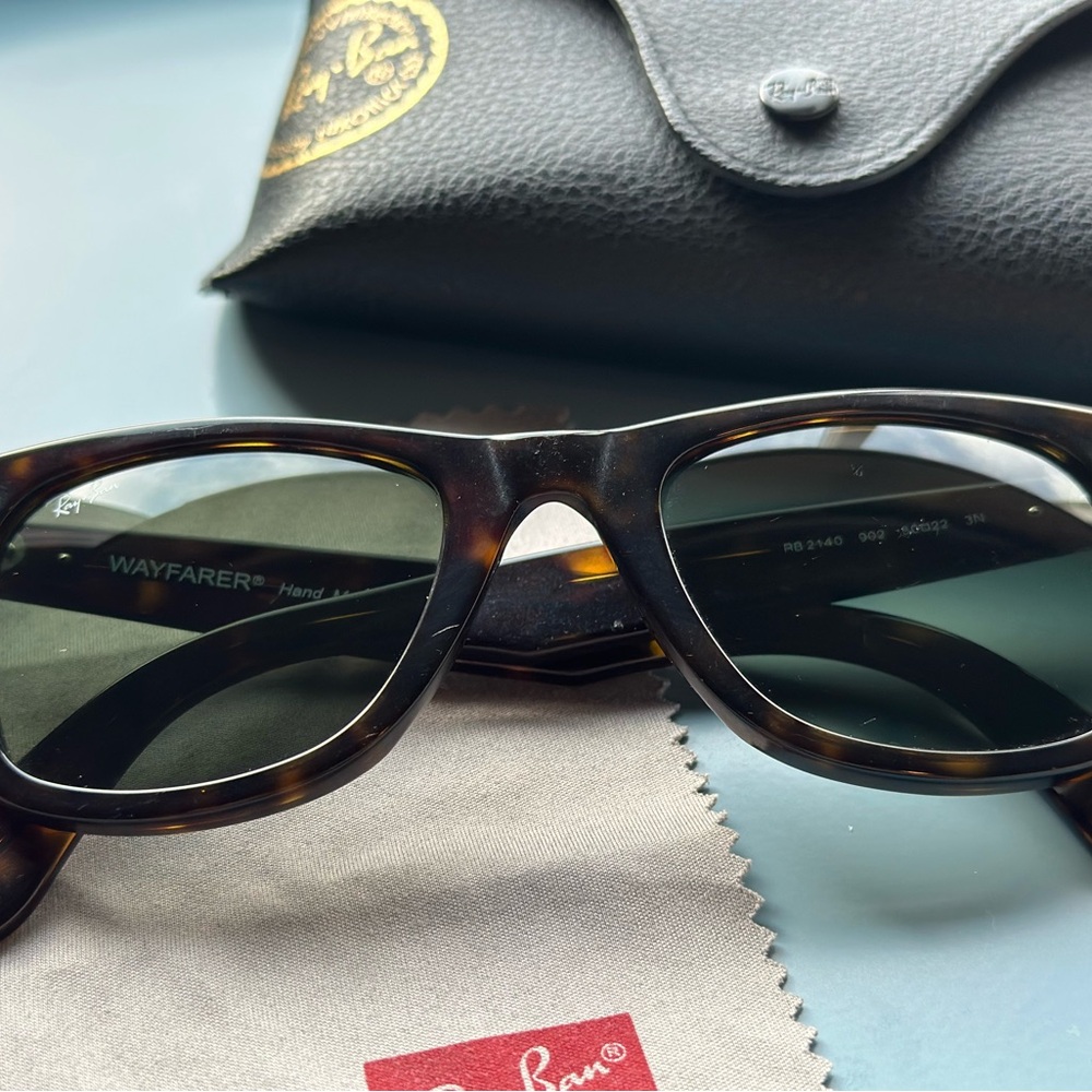 Ray-Ban Classic Wayfarer Tortoise Sunglasses - Picture 3 of 5